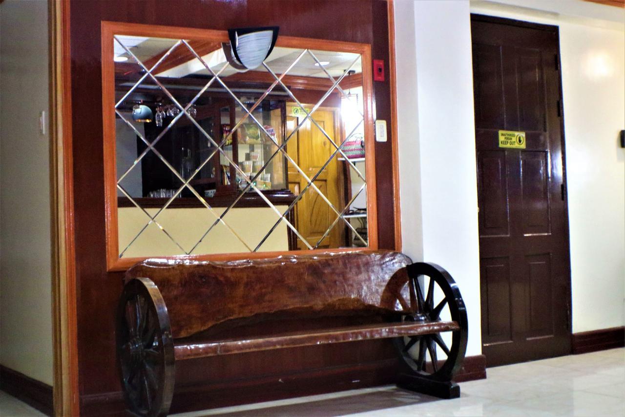 טאגבילראן סיטי Zen Rooms Vest Grand Suites Bohol מראה חיצוני תמונה